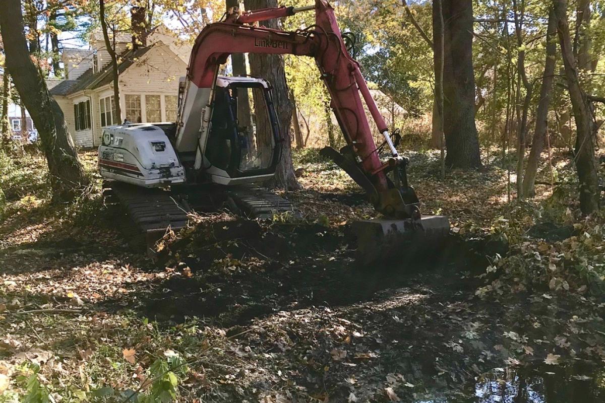 Link Belt and Bucket attachment in Lynnfield (11/2020)
